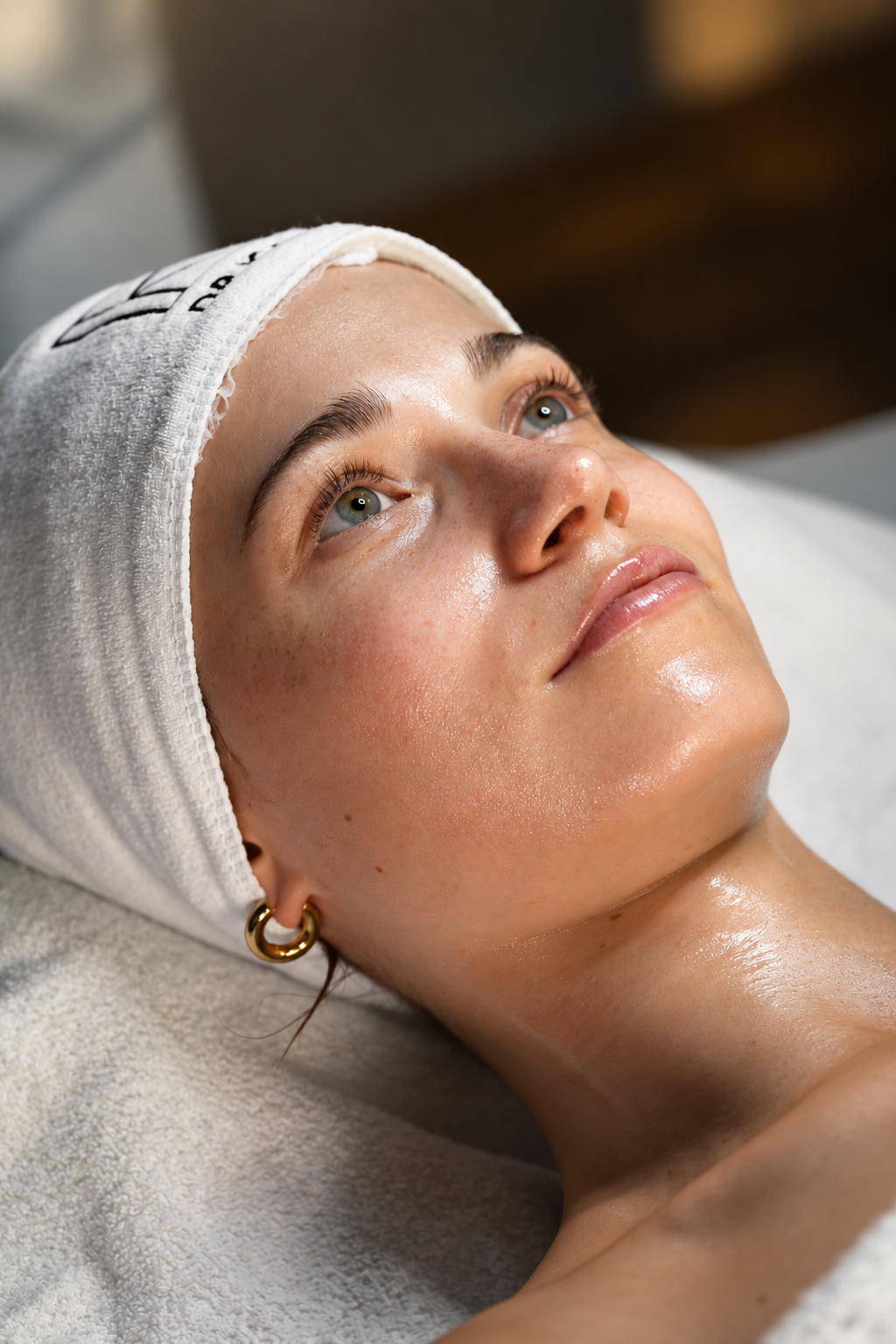 Close-up of smooth, hydrated skin after a Glow Recovery facial in Zürich